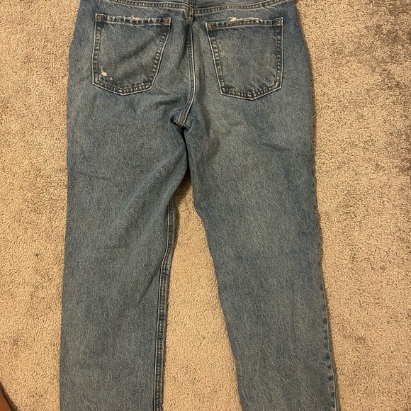 Women’s Distressed Jeans - Picture 3 of 4